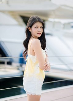 Earn - escort in Bangkok Photo 3 of 7