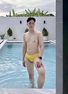 Earth.M - Male escort in Hong Kong Photo 1 of 8