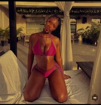 Ebony African girl - puta in Colombo
