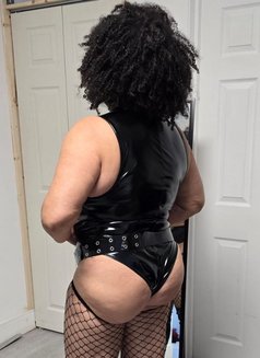 Ebony Simone - puta in London Photo 4 of 4
