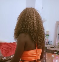 Ebony - puta in Muscat