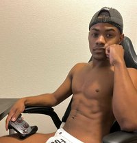 Ebonyhuge - Male escort in Dubai