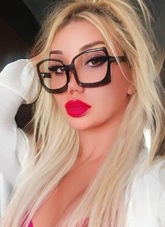 Ece Soykan - Transsexual escort in İstanbul Photo 4 of 29