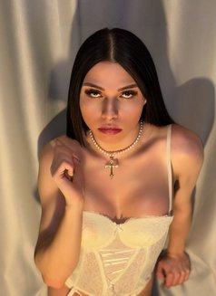 Ecem Vatra - Transsexual escort in İstanbul Photo 3 of 11