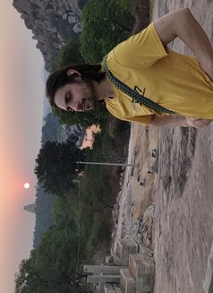 Eddy - masseur in New Delhi Photo 6 of 6