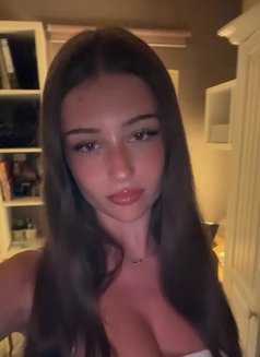 Eden - escort in Singapore Photo 3 of 6