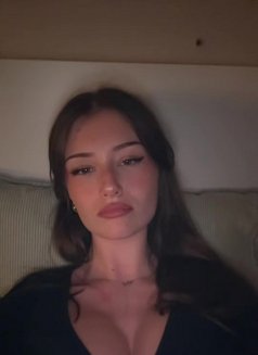 Eden - escort in Singapore Photo 5 of 6