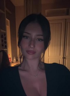 Eden - escort in Singapore Photo 6 of 6