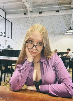 Eden - escort in Dubai Photo 5 of 9