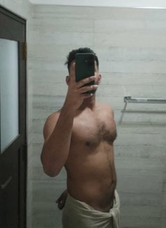 Educated and Handsome Guy - Male escort in Colombo Photo 5 of 7