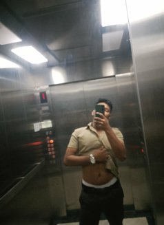 Educated and Handsome Guy - Male escort in Colombo Photo 7 of 7