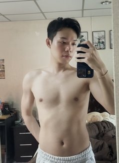 Edward Hot - Male escort in Bangkok Photo 2 of 10