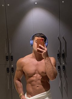 Edward - Male escort in Dubai Photo 2 of 3