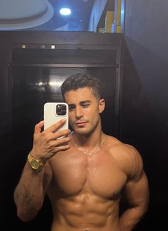 Edward - Male escort in Dubai Photo 3 of 3