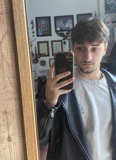 Efe - Male escort in İstanbul Photo 1 of 3
