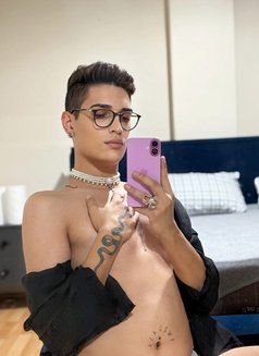 Toprak - Male escort in İstanbul Photo 1 of 12