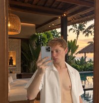 Egor - Male escort in Bali Photo 4 of 4