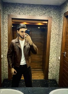 MERDAN - Male escort in İstanbul Photo 11 of 12
