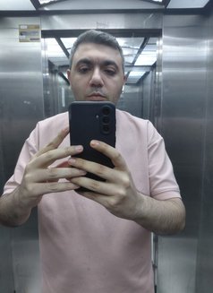 Eiad - Male escort in Dubai Photo 1 of 3