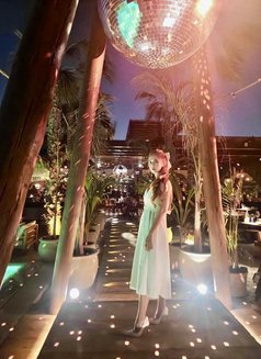 Eigh - puta in Dubai Photo 1 of 6