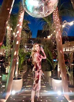 Eigh - puta in Dubai Photo 3 of 6