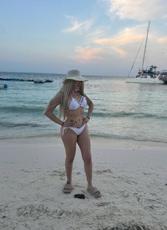 Eimy - escort in New Delhi Photo 2 of 5