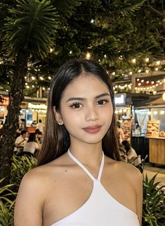 Eirabella - Transsexual escort in Manila Photo 2 of 6
