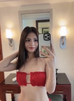 eirabellaWhiteShower - Transsexual escort in Manila Photo 7 of 11