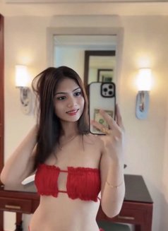 eirabellaWhiteShower - Transsexual escort in Manila Photo 8 of 11