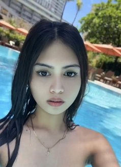 eirabellaWhiteShower - Transsexual escort in Manila Photo 9 of 11