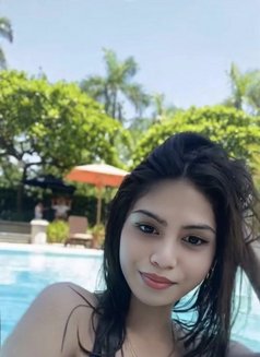 eirabellaWhiteShower - Transsexual escort in Manila Photo 10 of 11