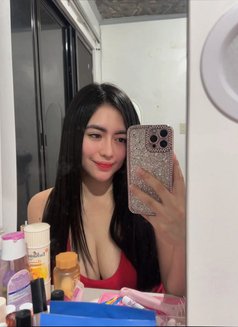Eizel Geron - escort in Manila Photo 4 of 7