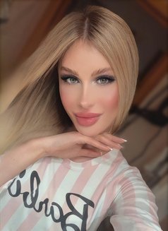 Ekaterina (hot top) - Transsexual escort in Al Manama Photo 5 of 6