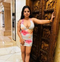 Vanshi Escort Service - Agencia de putas in Surat