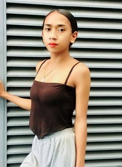 MEET AND CAM SHOW - Transsexual escort in Manila Photo 1 of 5