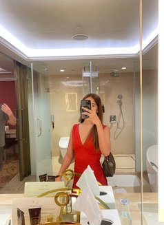 Elaine Content/Cumshow/Meet - Acompañantes transexual in Manila Photo 7 of 7
