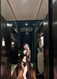Elara - escort in Shenzhen Photo 3 of 4