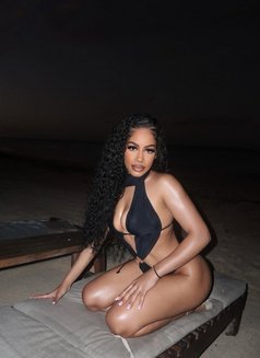 Eleanor - puta in Dubai Photo 2 of 5