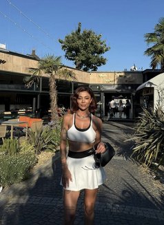 Eleda - escort in Jeddah Photo 2 of 4