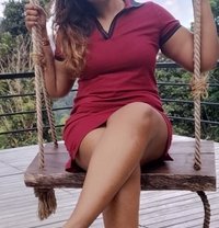 Eleena Peries - puta in Colombo