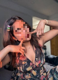 Elegant Diya – Calm & Graceful Presence - puta in Chennai Photo 1 of 3