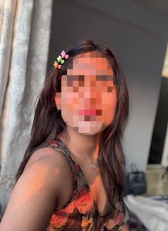 Elegant Diya – Calm & Graceful Presence - puta in Chennai Photo 3 of 3