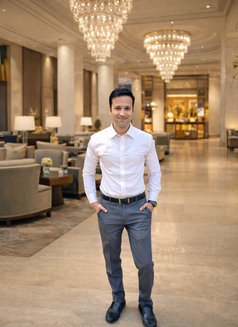 Elegant Male for Selective - Acompañantes masculino in Mumbai Photo 2 of 11