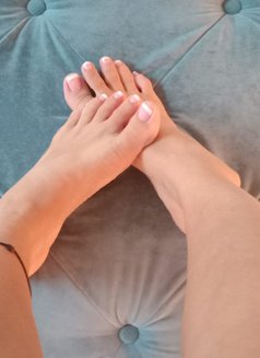 Elegant Milf Gfe exp role play feet - puta in Dubai Photo 8 of 16