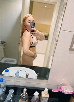 Elena Love - puta in Abu Dhabi Photo 2 of 6