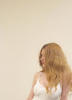 Elena - escort in Muscat Photo 3 of 11