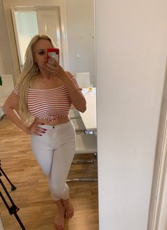 Elena - escort in Paris Photo 2 of 6