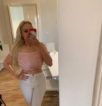 Elena - escort in Paris