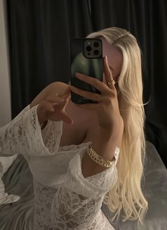 Elena - escort in Barcelona Photo 3 of 3