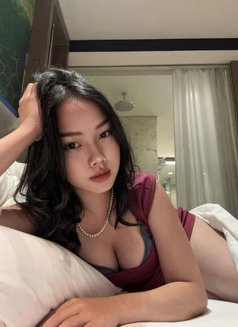 Elena - puta in Jakarta Photo 2 of 4